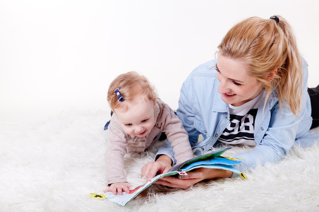 child and mom reading